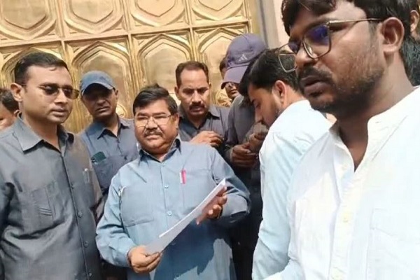 यूपी : शिक्षक अभ्यर्थियों ने लखनऊ में बसपा प्रमुख मायावती का आवास घेरा, बोले – ‘सीएम योगी से बात कर न्याय दिलाएं’