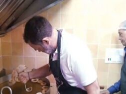 राहुल गांधी ने बनाई इमरती1