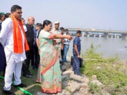 रेखा गुप्ता पहुंचीं कालिंदी घाट