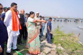 रेखा गुप्ता पहुंचीं कालिंदी घाट