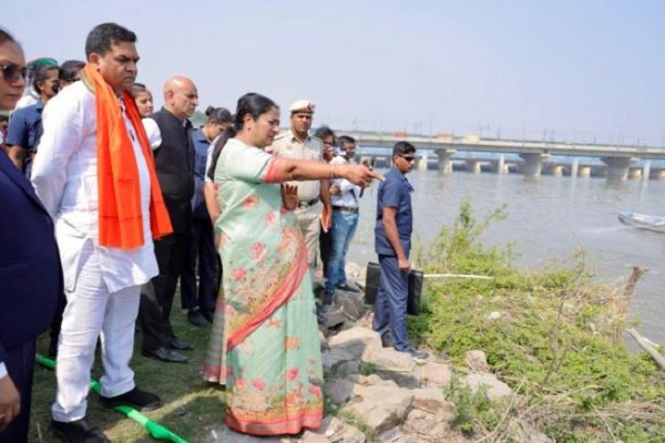 दिल्ली : सीएम रेखा गुप्ता ने कालिंदी कुंज घाट का किया दौरा, कई वर्षों बाद यहां मनेगा छठ