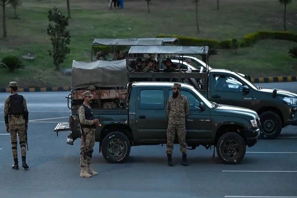 पाकिस्तान : वजीरिस्तान में सैन्य शिविर पर आत्मघाती हमला, 7 पाकिस्तानी सैनिकों की मौत, 13 अन्य घायल