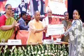 सीएम योगी का दिवाली गिफ्ट