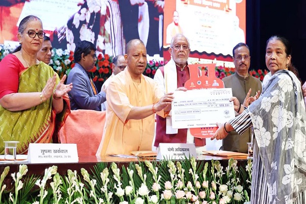 सीएम योगी का दिवाली गिफ्ट : यूपी में 1.86 करोड़ परिवारों को मुफ्त सिलेंडर, दो चरणों में मिलेगा लाभ