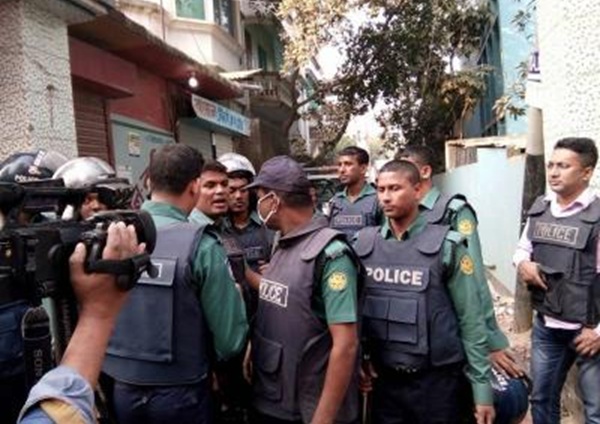 बांग्लादेश : प्रतिद्वंद्वी बीएनपी गुटों के बीच हिंसक झड़प, 100 से अधिक लोग घायल