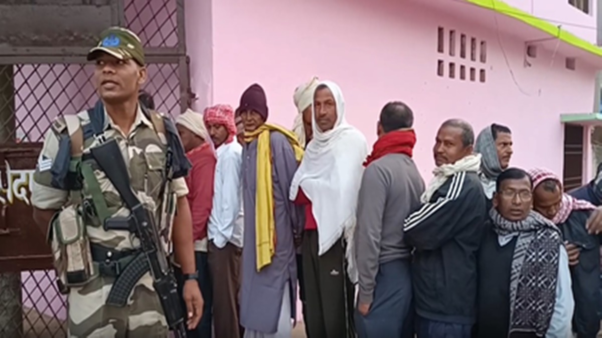 बिहार चुनाव 2025 : अंतिम चरण के लिए मतदान जारी, मतदाताओं में दिखा उत्साह, पहले दो घंटे में पड़े 14.55 प्रतिशत वोट