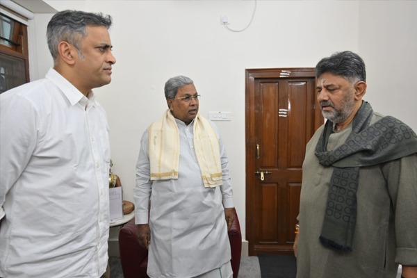 कर्नाटक में सियासी हलचल तेज : सीएम सिद्धारमैया और डी.के. शिवकुमार ने नाश्ते पर की मुलाकात