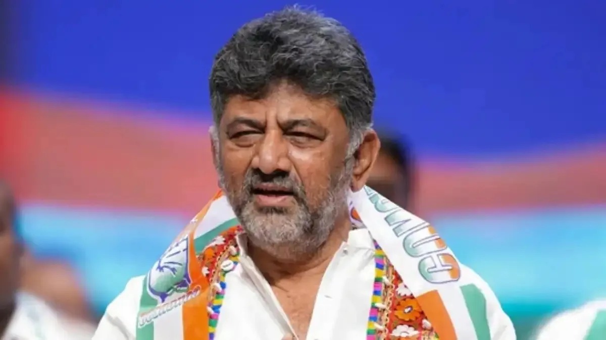 कर्नाटक कांग्रेस में सीएम की कुर्सी को लेकर पर मचा संग्राम, शिवकुमार ने सिद्धारमैया पर कसा तंज- “जुबान का पक्का होना चाहिए”