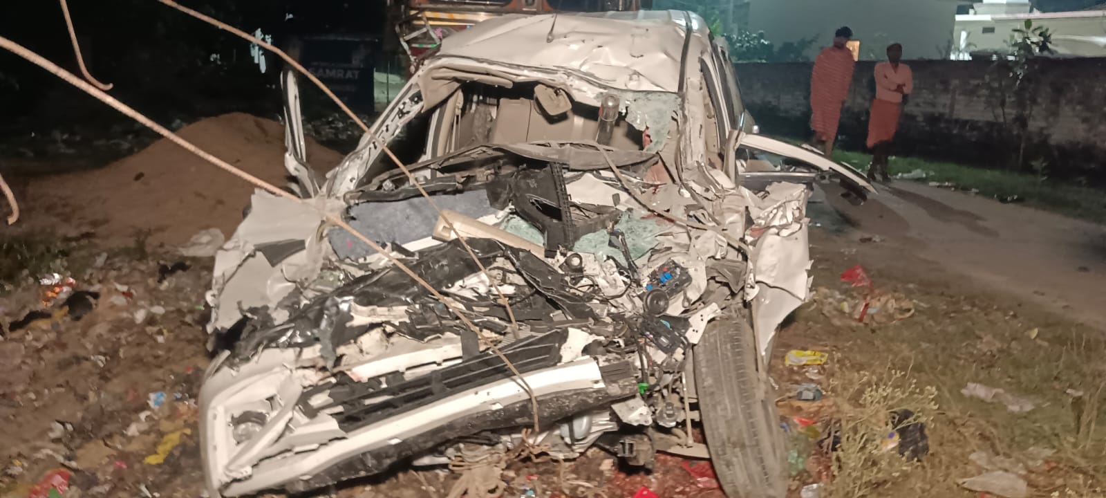 सड़क हादसा : यूपी के बाराबंकी में ट्रक-कार की टक्कर में 6 लोगों की मौत, दो की हालत गंभीर