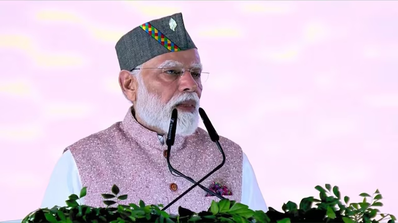 उत्तराखंड स्थापना दिवस : PM मोदी ने 8,260 करोड़ रुपये की परियोजनाओं का किया उद्घाटन व शिलान्यास