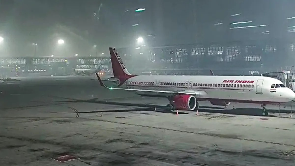 Delhi Airport पर थमी उड़ानों की रफ्तार! ATC सिस्टम में आई तकनीकी गड़बड़ी, 100 से ज्यादा फ्लाइट प्रभावित