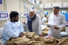 एलएनजेपी अस्पताल में पीएम मोदी