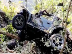 खाई में गिरी थार