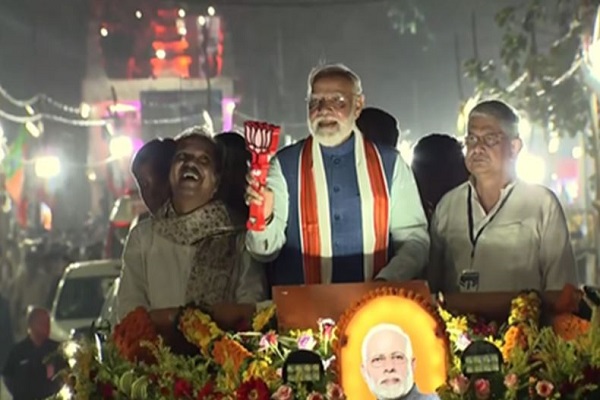 बिहार चुनाव : पहले चरण के मतदान से पहले पटना में पीएम मोदी का मेगा रोड शो, पूरा शहर सड़कों पर उमड़ पड़ा