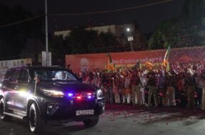 पीएम मोदी का वाराणसी में स्वागत