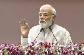 पीएम मोदी सुप्रीम कोर्ट में