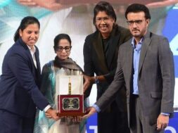 बंगाल सरकार से ऋचा घोष का सम्मान1