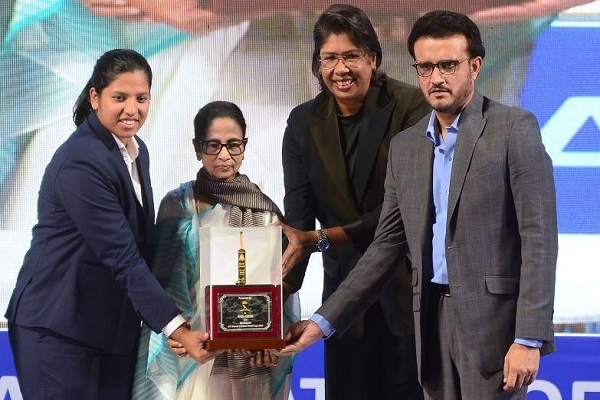 विश्व चैम्पियन महिला क्रिकेट टीम की सदस्य ऋचा घोष बनीं DSP, सीएम ममता ने ‘बंग भूषण’ सम्मान भी प्रदान किया