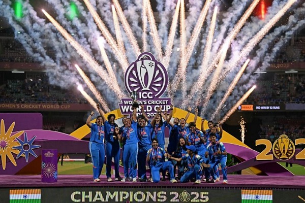 भारत की बेटियों ने रच दिया इतिहास : पहली बार जीता ICC महिला विश्व कप, बारिश बाधित फाइनल में दक्षिण अफ्रीका 52 रनों से परास्त