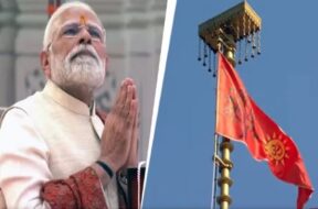 राम मंदिर के शिखर पर फहराती धर्म ध्वजा