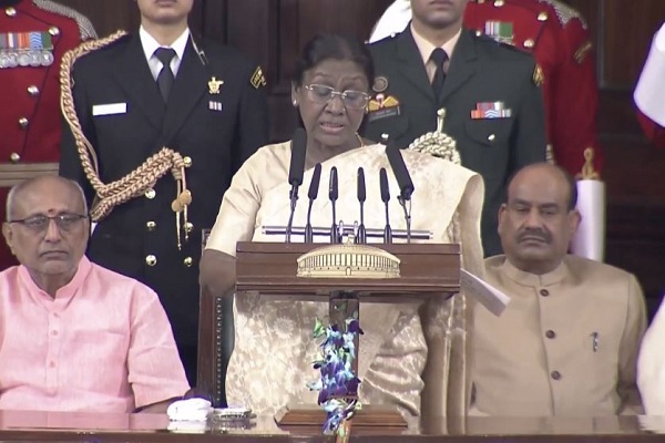 भारतीय संविधान लोगों की उम्मीदों को जाहिर करने के लिए एक बहुत असरदार फ्रेमवर्क : राष्ट्रपति द्रौपदी मुर्मु