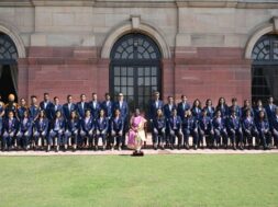 राष्ट्रपति से महिला क्रिकेट टीम की भेंट