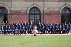 राष्ट्रपति से महिला क्रिकेट टीम की भेंट