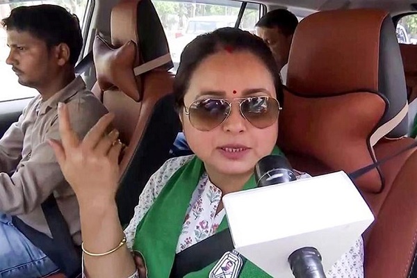 बिहार चुनाव में हार के बाद लालू प्रसाद की बेटी रोहिणी बोलीं – ‘राजनीति के साथ परिवार से भी नाता तोड़ रही हूं’