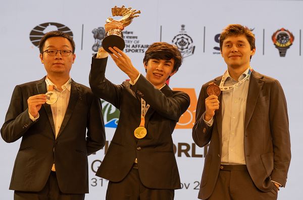 फिडे विश्व कप 2025 : उज्बेकी ग्रैंडमास्टर सिंडारोव बने सबसे कम उम्र चैम्पियन, दूसरे रैपिड गेम में वेई यी को दी मात