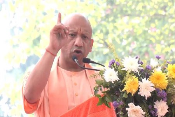 लकीर की फकीर नहीं बन सकते, जारी रहेगी भारत की विकास यात्रा : बीबीडी के दीक्षांत समारोह में बोले सीएम योगी