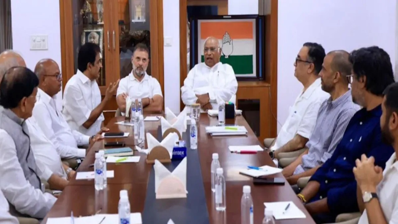 CWC की बैठक में बोले खरगे – सरकार ने गरीबों की पीठ में छुरा घोंपा, मनरेगा पर खड़ा करना होगा जनांदोलन