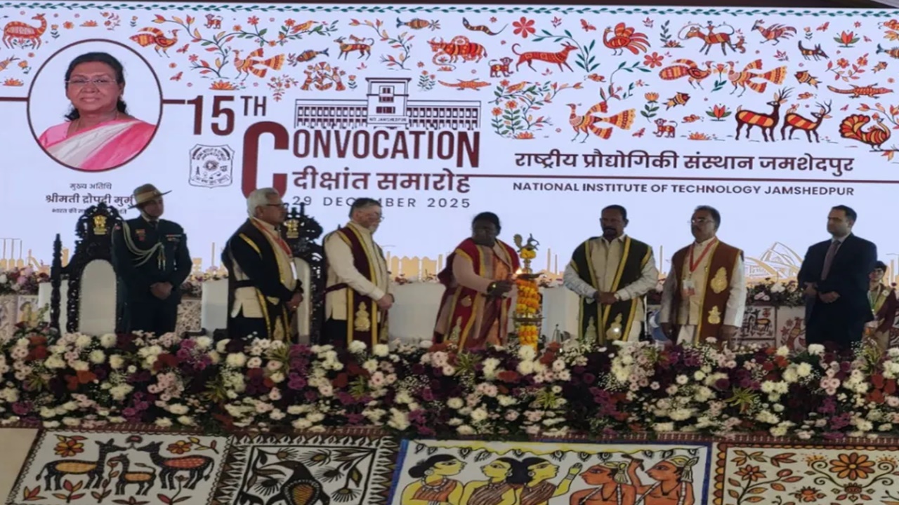 मातृभाषा को हमेशा याद रखें : ओल चिकी लिपि के शताब्दी समारोह में राष्ट्रपति मुर्मू ने की अपील