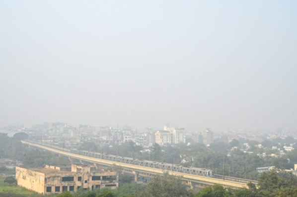 दिल्ली-एनसीआर : सर्दी, कोहरा और प्रदूषण के तिहरे संकट की मार, एक्यूआई 400 के पार, आईएमडी ने जारी की चेतावनी