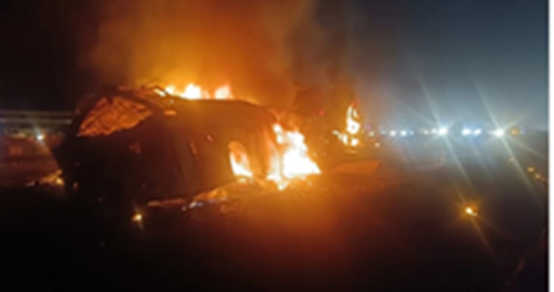 कर्नाटक के चित्रदुर्ग में बड़ा हादसा : ट्रक से टक्कर के बाद बस में लगी आग, 9 लोगों की मौत व 20 घायल, पीएम मोदी ने दुख जताया