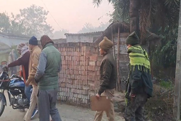 बिहार के मुजफ्फरपुर में पिता ने पांच बच्चों के साथ लगाई फांसी, 4 की मौत व 2 की हालत गंभीर, इलाके में हड़कंप