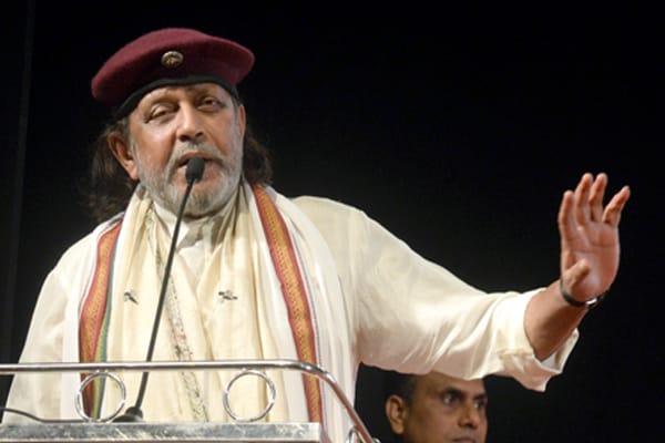 मिथुन चक्रवर्ती के ‘बंगाल को बांग्लादेश न बनने दें’ बयान पर सियासी घमासान, कांग्रेस-लेफ्ट ने किया पलटवार