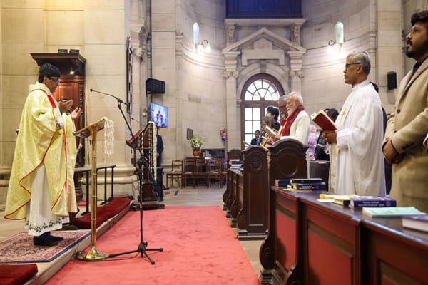 प्रधानमंत्री मोदी क्रिसमस पर दिल्ली के चर्च में प्रार्थना सभा में शामिल हुए, शांति और सद्भाव का दिया संदेश