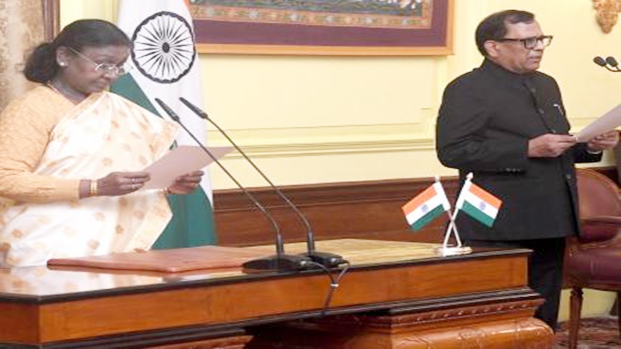 पूर्व नौकरशाह राजकुमार गोयल बने देश के मुख्य सूचना आयुक्त, राष्ट्रपति द्रौपदी मुर्मु ने दिलाई शपथ,