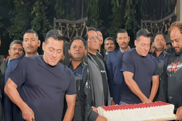 Salman Khan Birthday : 60 साल के हुए भाईजान, पनवेल फार्महाउस पर पैपराजी संग काटा केक, फैंस पर भी लुटाया प्यार