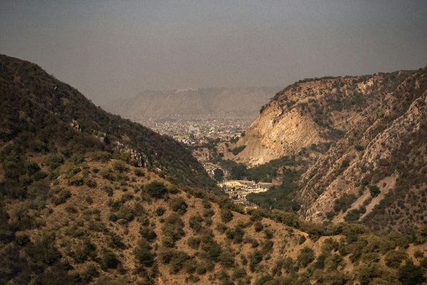 अरावली विवाद के बीच केंद्र का फैसला : अब नए खनन की इजाजत नहीं, संरक्षित क्षेत्र का भी होगा विस्तार
