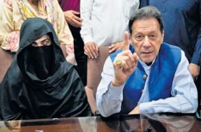 इमरान खान व बुशरा बीबी