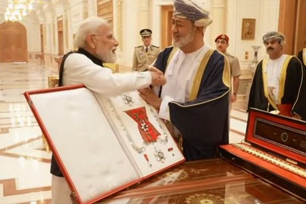 ओमान के सुल्तान ने पीएम मोदी को ओमान के सर्वोच्च सम्मान ‘ऑर्डर ऑफ ओमान’ से सम्मानित किया