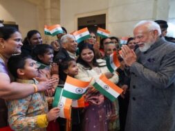 ओमान में भारतीय समुदाय ने पीएम मोदी का किया स्वागत