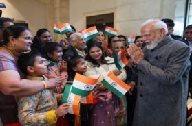 ओमान में भारतीय समुदाय ने पीएम मोदी का किया स्वागत