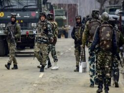 कश्मीर में 150 से ज्यादा संदिग्ध गिरफ्तार