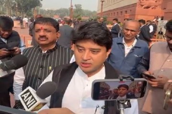 गोपनीयता विवाद पर सरकार का स्पष्टीकरण : संचार साथी मोबाइल एप अनिवार्य नहीं, इसे हटाया भी जा सकता है