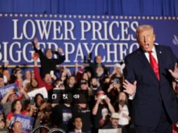 ट्रंप की नीतियों से अमेरिकी नाखुश