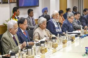 पीएम मोदी की नीति आयोग में बैठक