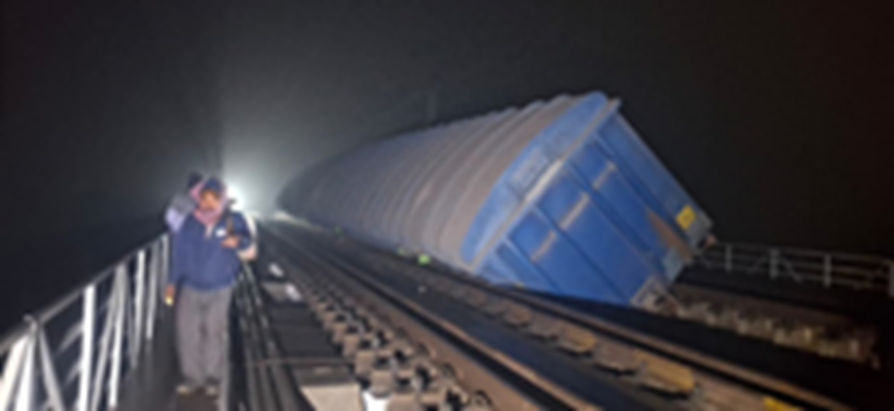 बिहार में बड़ा हादसा : मालगाड़ी के आठ डब्बे पटरी से उतरे, परिचालन प्रभावित