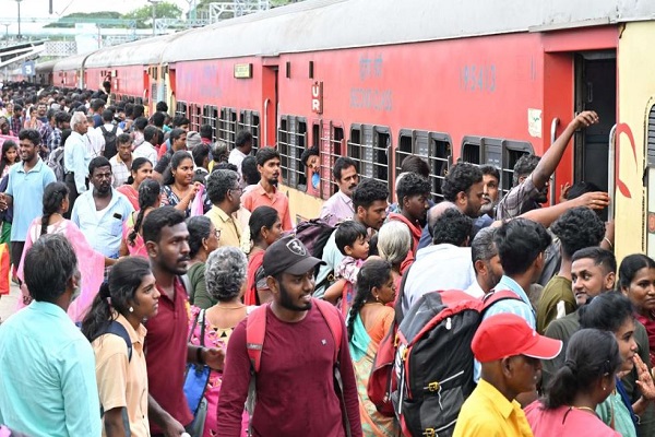 भारतीय रेलवे का एलान – 26 दिसम्बर से बढ़ जाएगा ट्रेन किराया, लंबी दूरी के यात्रियों पर पड़ेगा ज्यादा असर